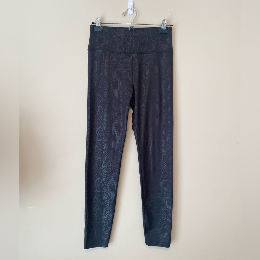 American Eagle Snakeskin print leggings